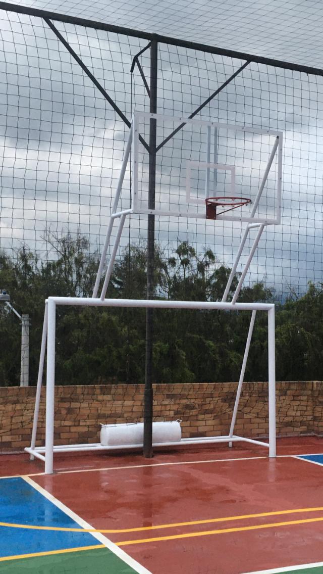 Cancha Múltiple Movible para Baloncesto y Microfútbol – Estructura Metálica Profesional